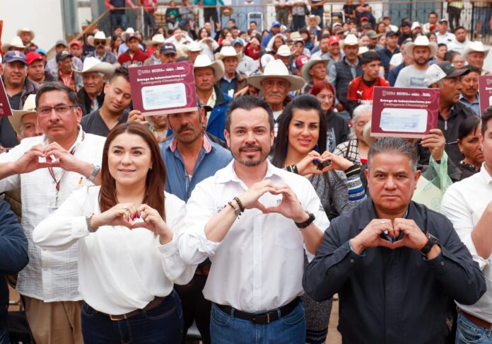 José Luis García Parra entrega cheques a afectados por frente frío 37