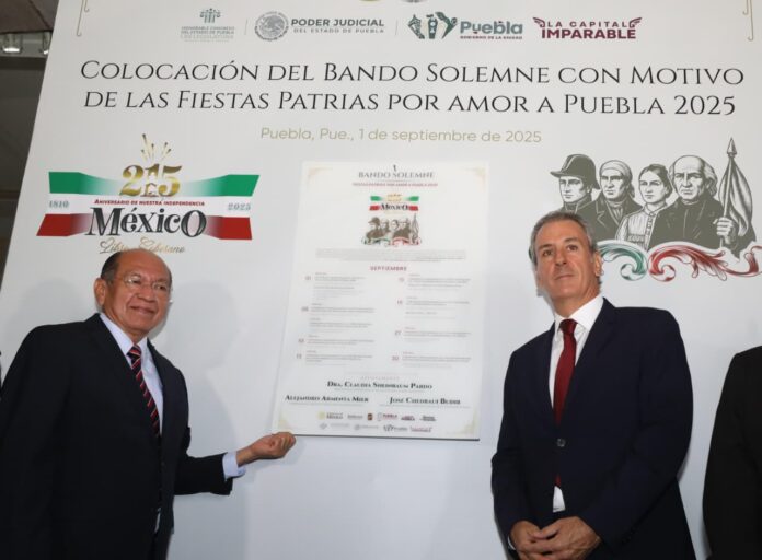 Coloca Pepe Chedraui Bando Solemne de las Fiestas Patrias 2025 en el Palacio Municipal
